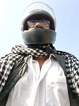 Snapshot of YoursThickDick chatting on January 12, 6:09 am YoursThickDick online show from January 12, 6:09 am