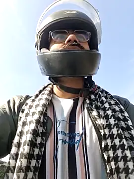 Snapshot of YoursThickDick chatting on January 16, 6:17 am YoursThickDick online show from January 16, 6:17 am