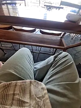 Snapshot of YoursThickDick chatting on January 18, 9:13 am YoursThickDick online show from January 18, 9:13 am