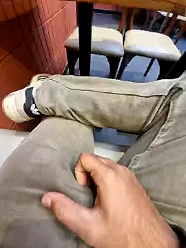 Snapshot of YoursThickDick chatting on December 19, 9:33 am YoursThickDick online show from December 19, 9:33 am