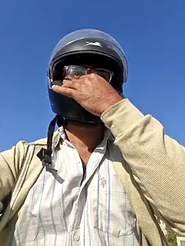 Snapshot of YoursThickDick chatting on December 20, 3:31 am YoursThickDick online show from December 20, 3:31 am