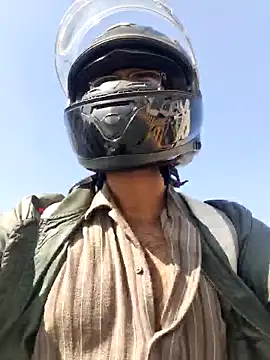 Snapshot of YoursThickDick chatting on December 17, 6:18 am YoursThickDick online show from December 17, 6:18 am