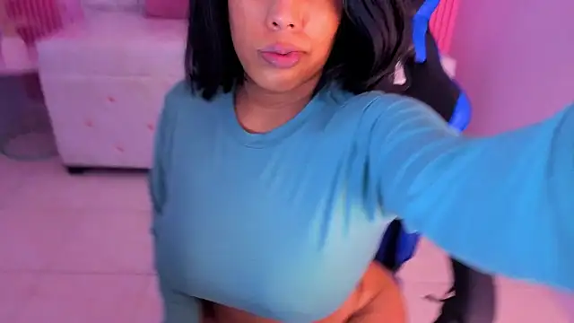 ambar fox s online show from April 10, 8:05 pm