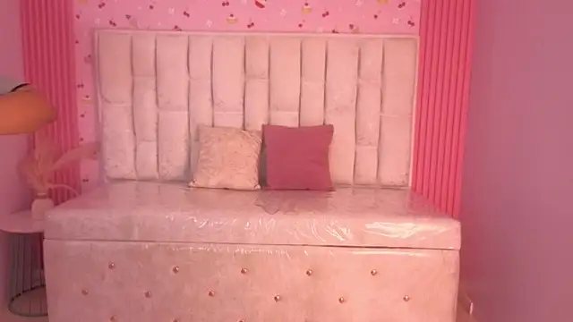 ambar fox s online show from April 8, 8:10 pm