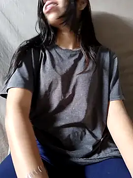 Snapshot of Aley_2025 chatting on November 11, 4:35 pm Aley 2025 online show from November 11, 4:35 pm