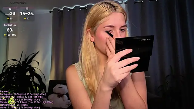 Snapshot of _LittleSammy chatting on June 7, 8:47 pm LittleSammy online show from June 7, 8:47 pm