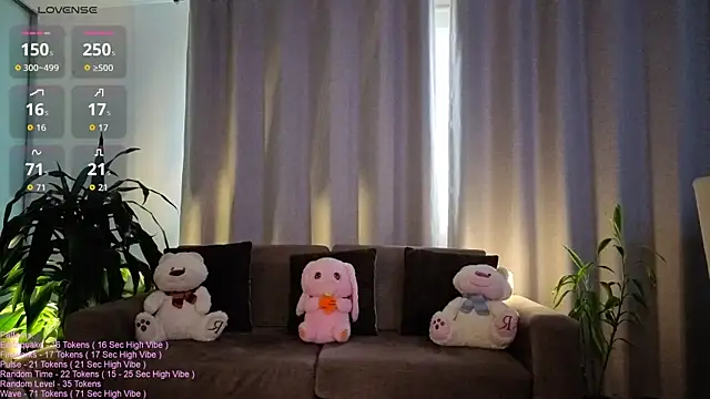 Snapshot of _LittleSammy chatting on July 6, 6:10 pm LittleSammy online show from July 6, 6:10 pm
