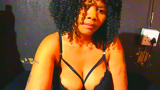 Augustine-Blooomxx online show from November 14, 5:33 am