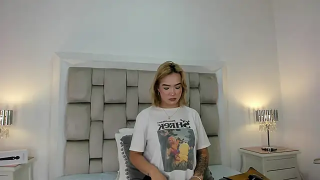 frehia dimou online show from February 19, 12:02 pm