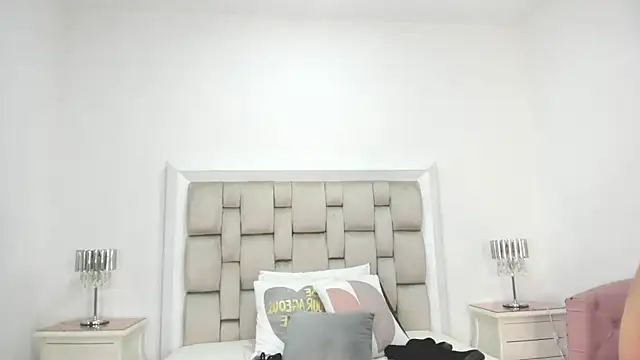 Snapshot of frehia_dimou chatting on April 22, 11:28 am frehia dimou online show from April 22, 11:28 am