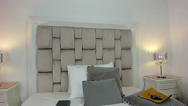 frehia dimou online show from February 9, 11:30 am