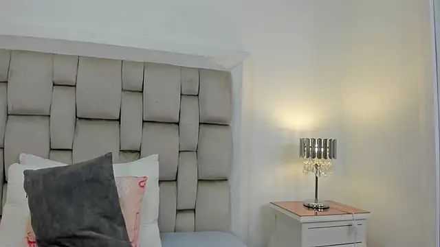 frehia dimou online show from April 5, 11:39 am