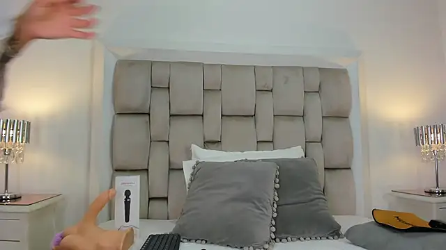 frehia dimou online show from February 10, 12:04 pm