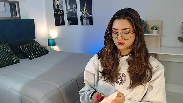 Snapshot of madame_lottie chatting on September 29, 12:33 pm madame lottie online show from September 29, 12:33 pm