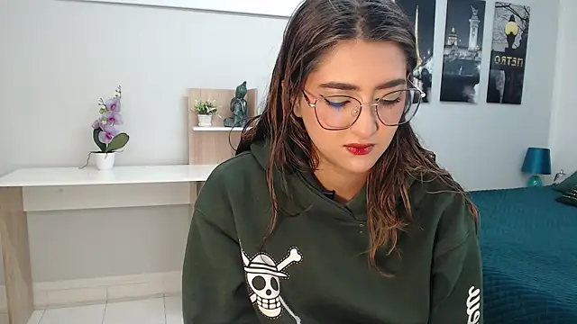Snapshot of madame_lottie chatting on October 15, 12:35 pm madame lottie online show from October 15, 12:35 pm