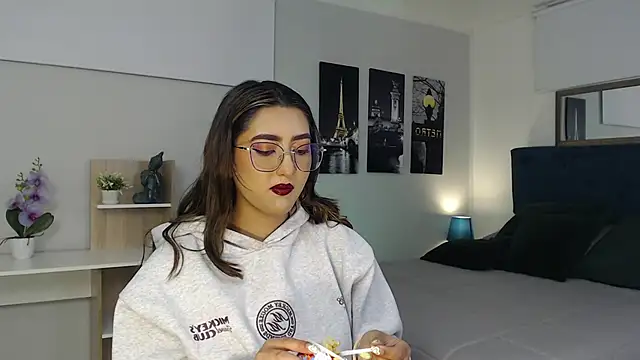 Snapshot of madame_lottie chatting on September 18, 12:41 pm madame lottie online show from September 18, 12:41 pm