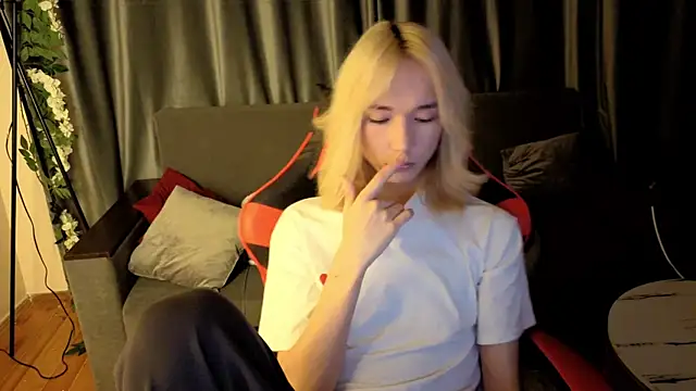 Snapshot of okerriella chatting on January 10, 1:50 pm okerriella online show from January 10, 1:50 pm