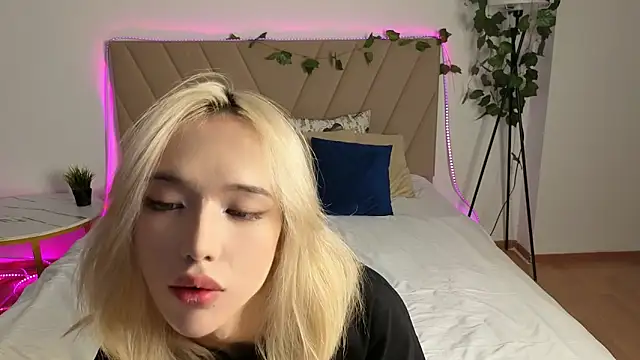 Snapshot of okerriella chatting on June 17, 2:49 pm okerriella online show from June 17, 2:49 pm