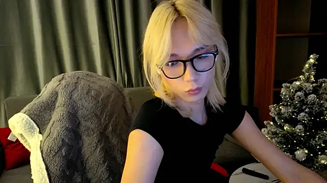 Snapshot of okerriella chatting on January 9, 1:18 pm okerriella online show from January 9, 1:18 pm