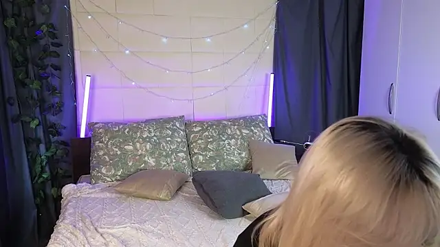 Snapshot of okerriella chatting on February 7, 7:27 am okerriella online show from February 7, 7:27 am