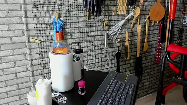 ariel bdsm online show from April 7, 4:14 am