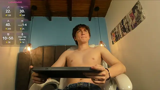 Oscar and dani online show from February 19, 4:09 am