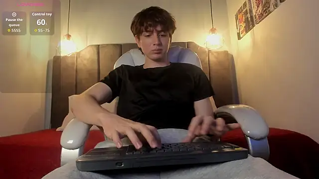 Oscar and dani online show from October 11, 4:02 am