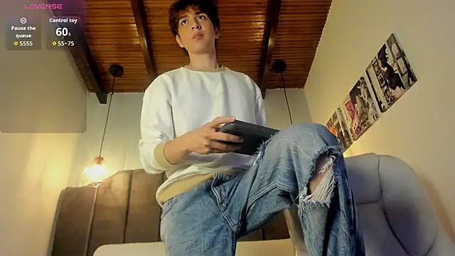 Oscar and dani online show from October 9, 4:02 am