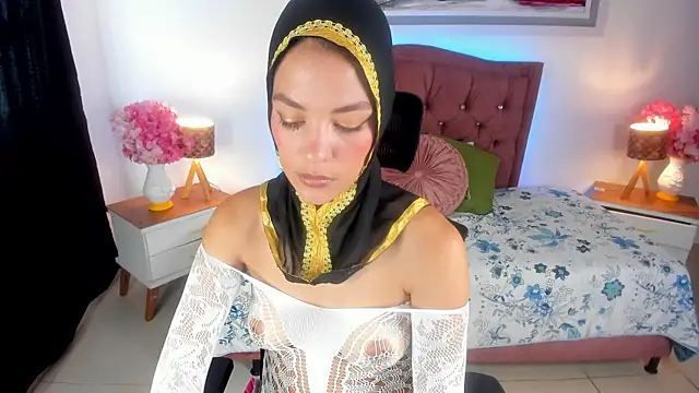 Snapshot of SofiaRivera1 chatting on September 23, 8:38 pm SofiaRivera1 online show from September 23, 8:38 pm