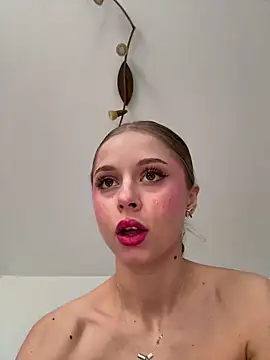 BabyAnais online show from October 31, 9:06 am