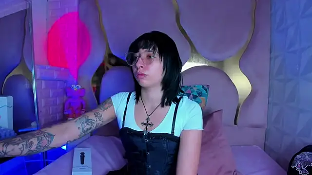 Niina Sissy online show from April 4, 5:36 am