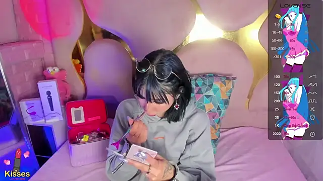 Niina Sissy online show from March 5, 8:00 am