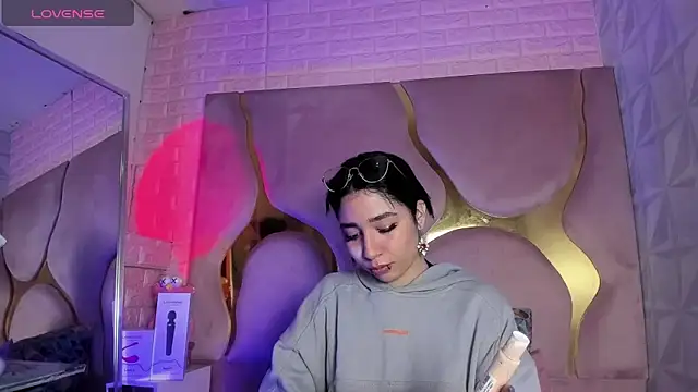 Niina Sissy online show from March 18, 4:26 am