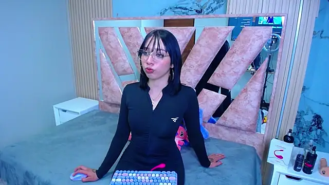 Niina Sissy online show from December 18, 6:29 am