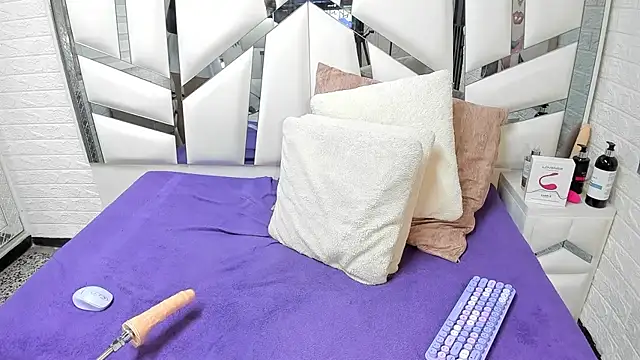 Niina Sissy online show from September 19, 3:21 am