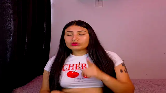 Snapshot of Linda_andrew chatting on April 22, 7:20 pm Linda andrew online show from April 22, 7:20 pm