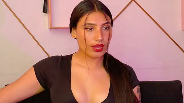 Snapshot of Linda_andrew chatting on December 2, 6:20 pm Linda andrew online show from December 2, 6:20 pm