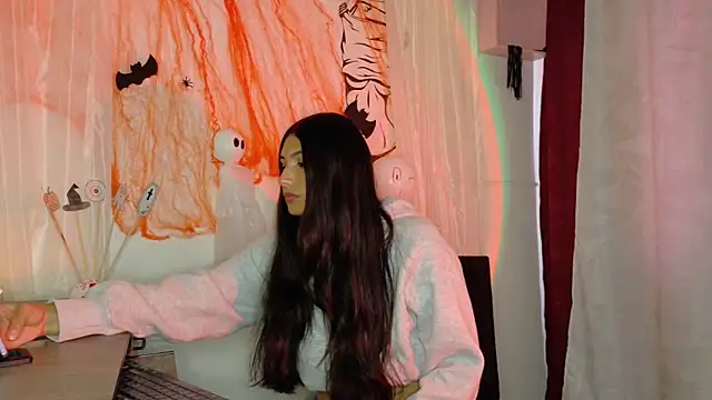 Snapshot of Linda_andrew chatting on October 11, 2:51 pm Linda andrew online show from October 11, 2:51 pm