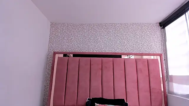 Snapshot of Hanna_Lee__ chatting on November 6, 7:51 pm Hanna Lee online show from November 6, 7:51 pm