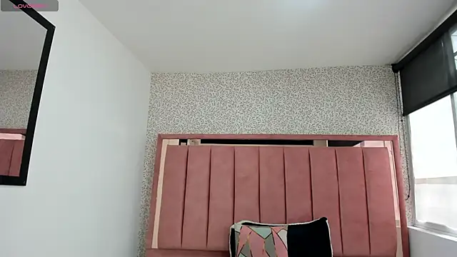 Hanna Lee   online show from March 6, 8:04 pm