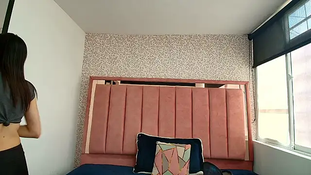 Hanna Lee   online show from March 14, 8:04 pm