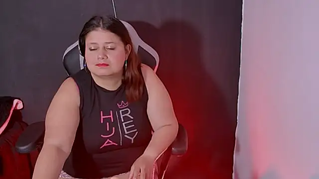 Snapshot of Lizz_Milf chatting on September 17, 1:57 pm Lizz Milf online show from September 17, 1:57 pm