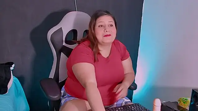 Snapshot of Lizz_Milf chatting on September 23, 4:58 pm Lizz Milf online show from September 23, 4:58 pm