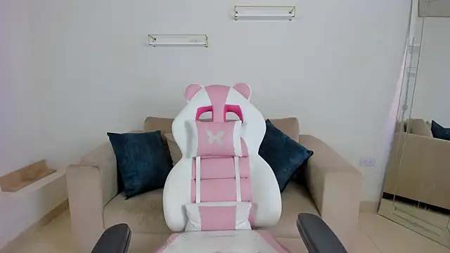 april smiith online show from November 8, 12:20 pm