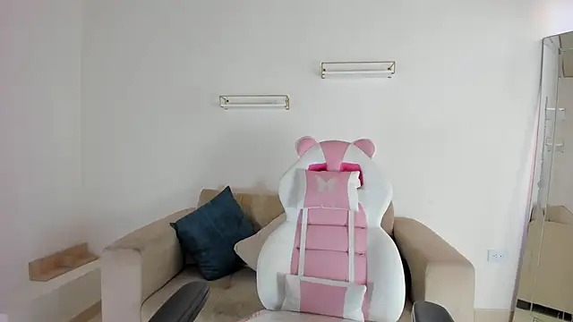 april smiith online show from October 20, 12:17 pm