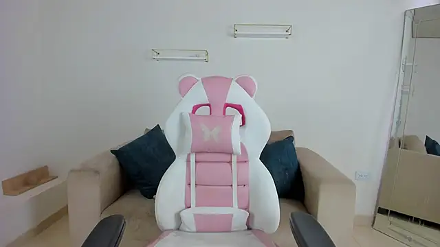 april smiith online show from November 10, 11:59 am