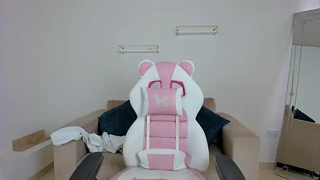 april smiith online show from November 14, 12:09 pm