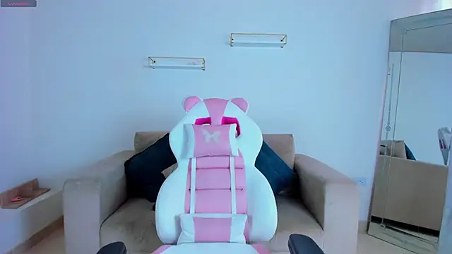 april smiith online show from February 24, 1:23 pm