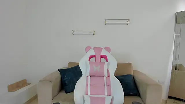 april smiith online show from November 6, 12:20 pm