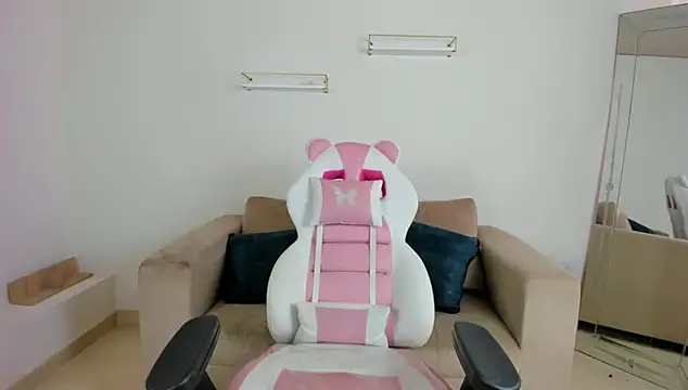 april smiith online show from January 15, 12:30 pm